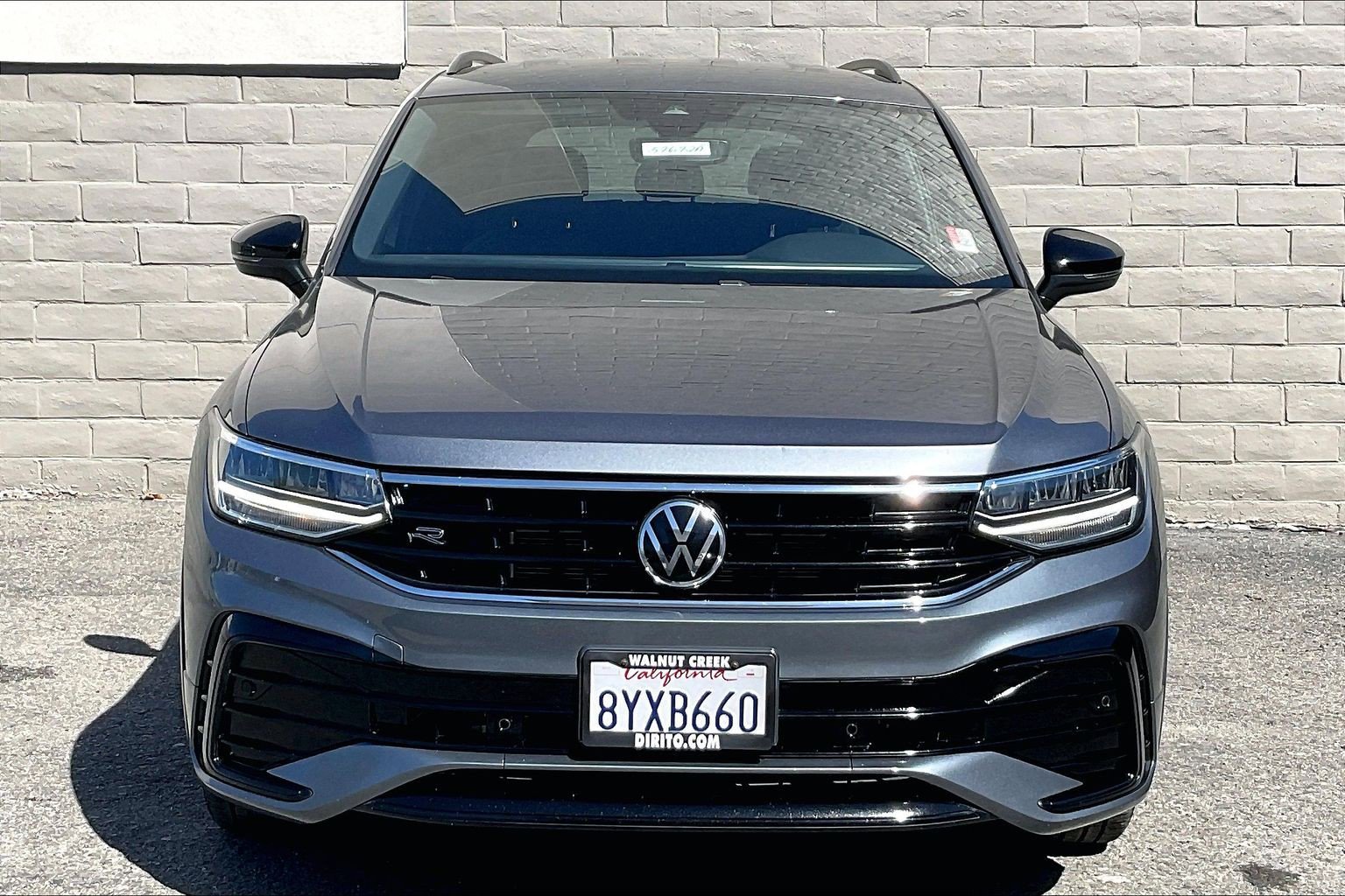 Used 2022 Volkswagen Tiguan SE R-Line FWD image 2
