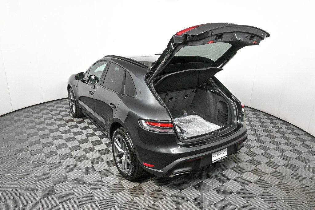 Certified 2026 Porsche Macan image 33
