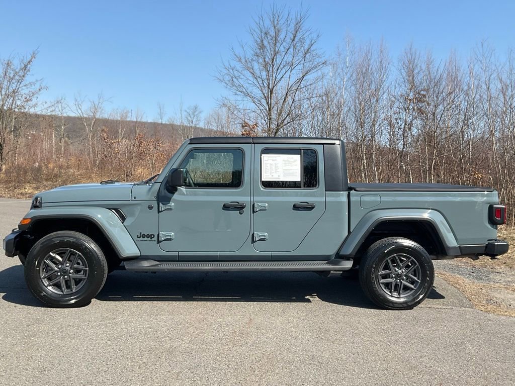 Used 2024 Jeep Gladiator Sport image 30