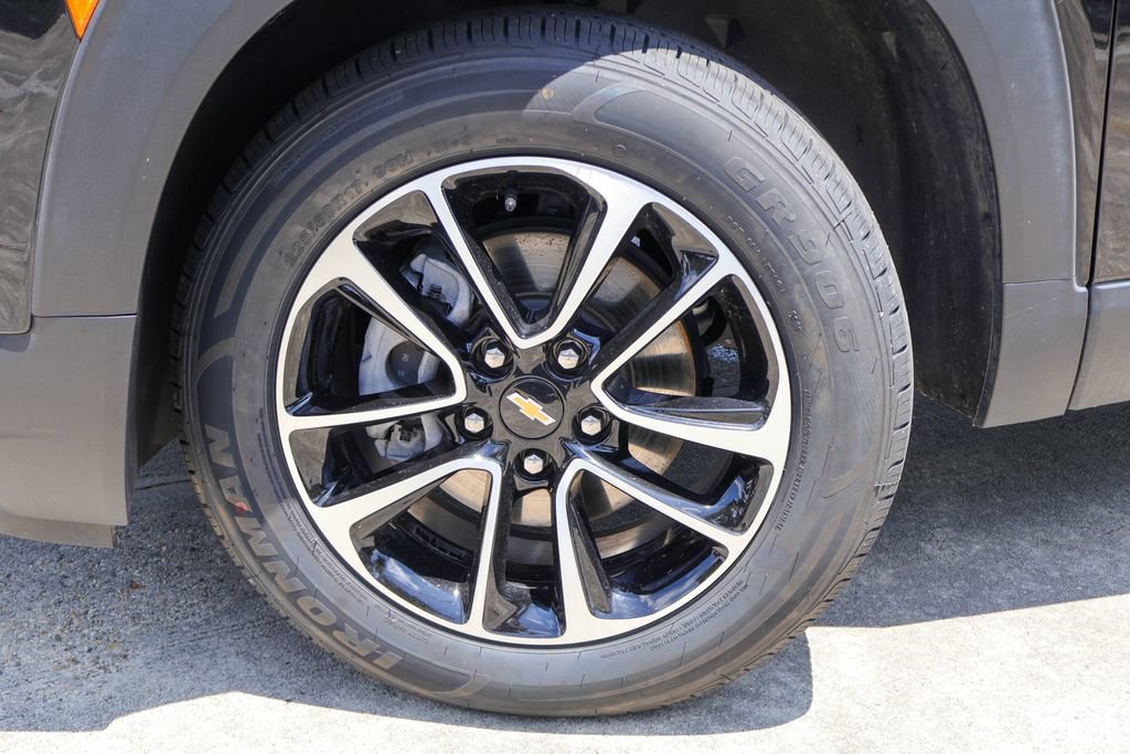 Used 2025 Chevrolet TrailBlazer LT AWD/4WD image 27