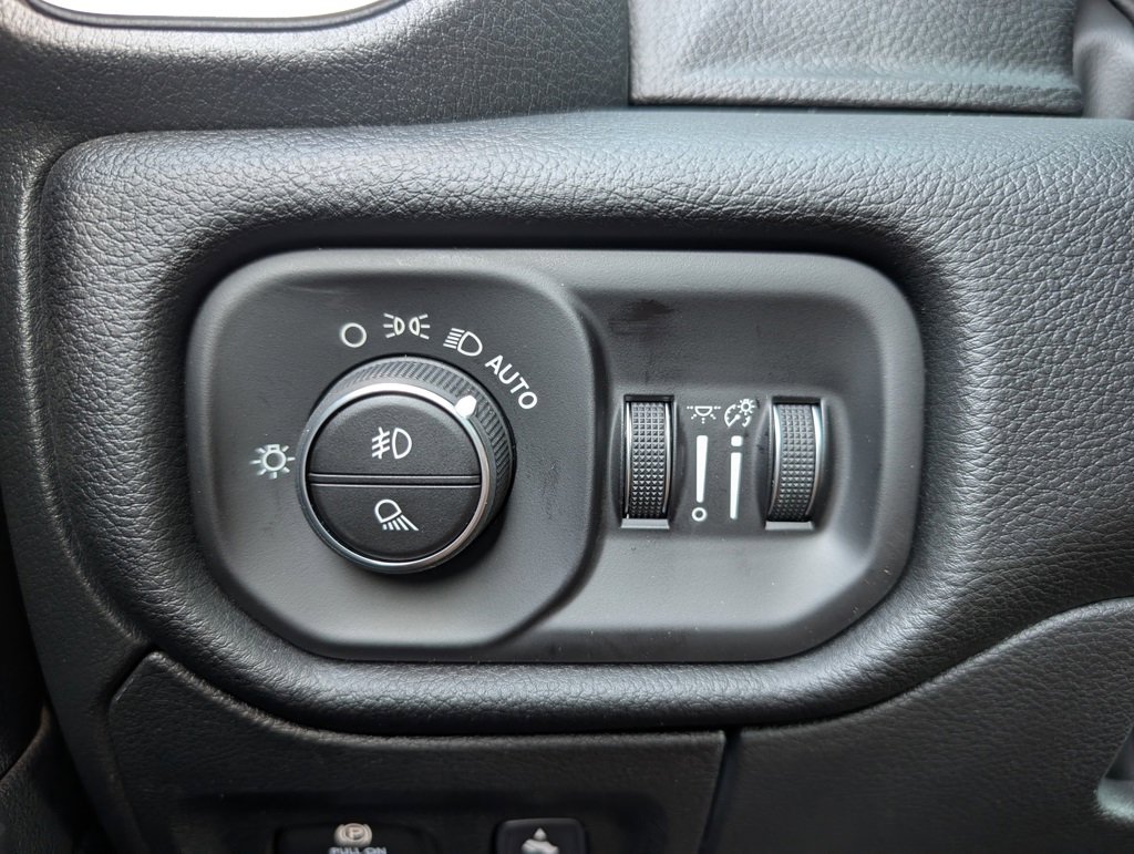 New 2026 RAM 1500 4x4 Crew Cab image 38