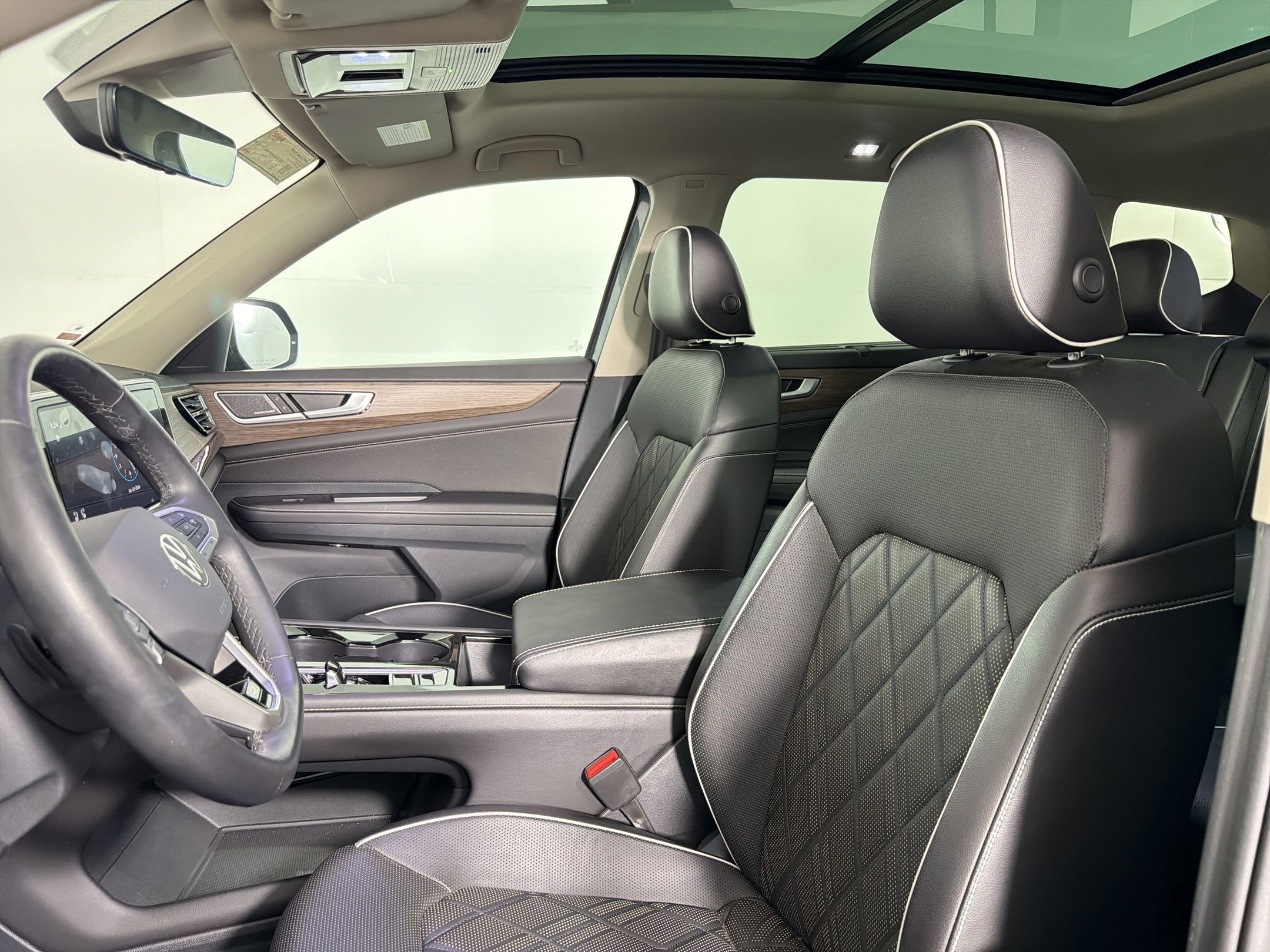 Used 2024 Volkswagen Atlas SEL Premium R-Line AWD/4WD image 22