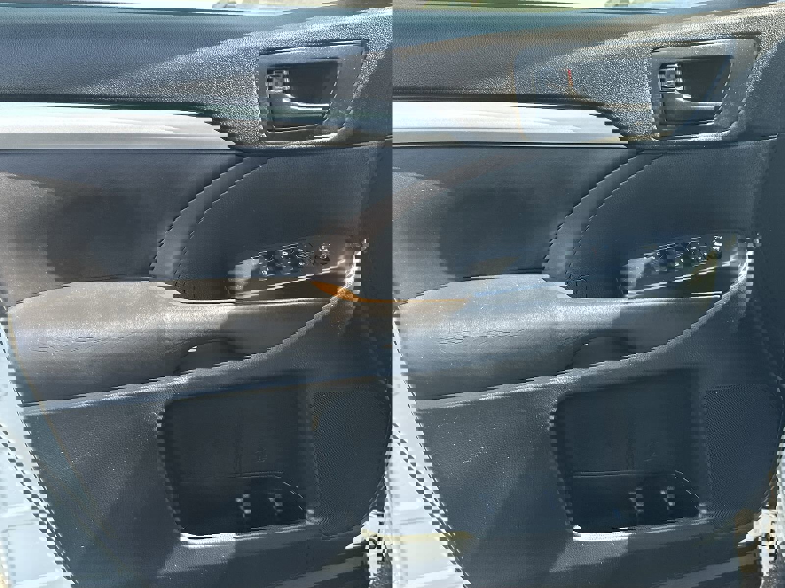 Used 2018 Toyota Highlander Plus FWD image 14