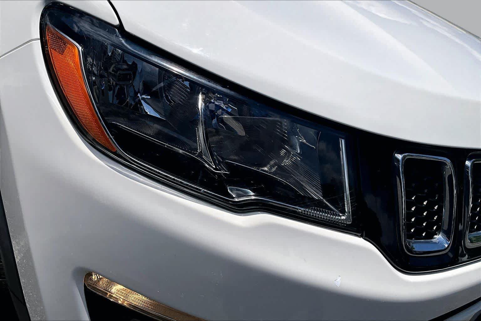 Used 2018 Jeep Compass Latitude w/ Popular Equipment Group FWD image 28