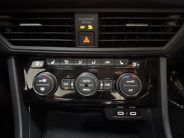 Certified 2023 Volkswagen Jetta SE w/ Panoramic Sunroof Package image 22