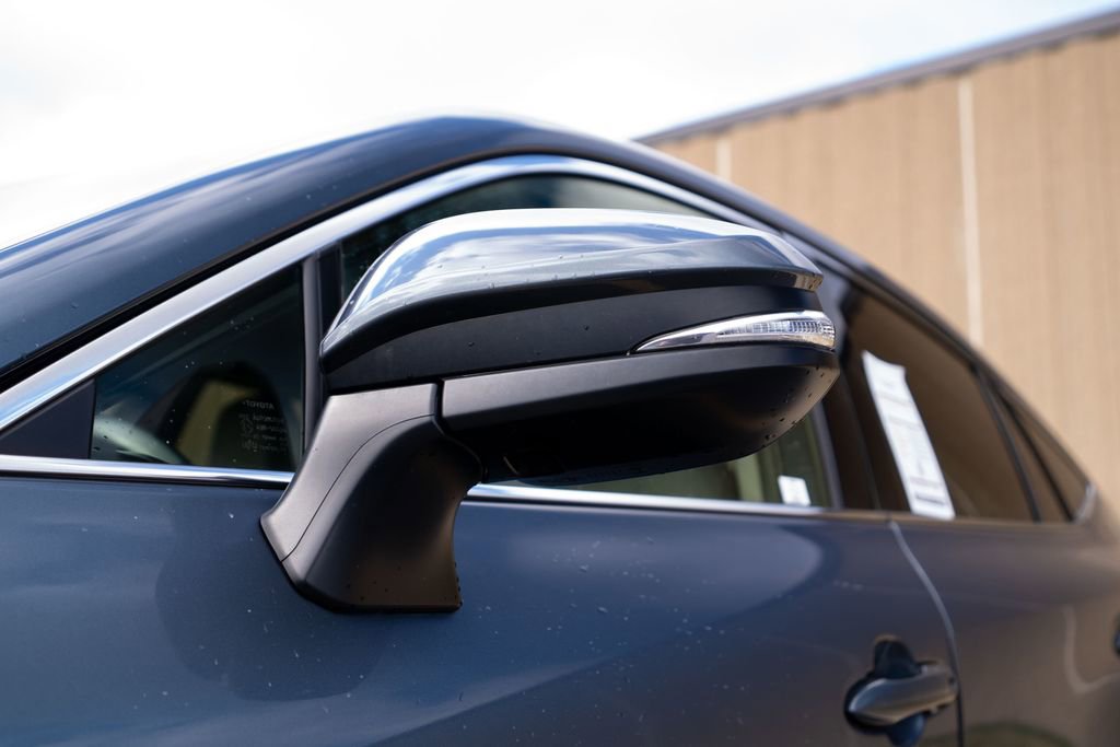 Used 2022 Toyota Venza LE image 11