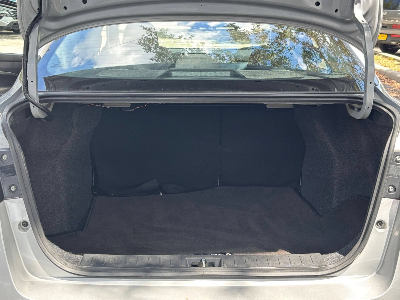 Used 2025 Nissan Versa SV FWD image 28