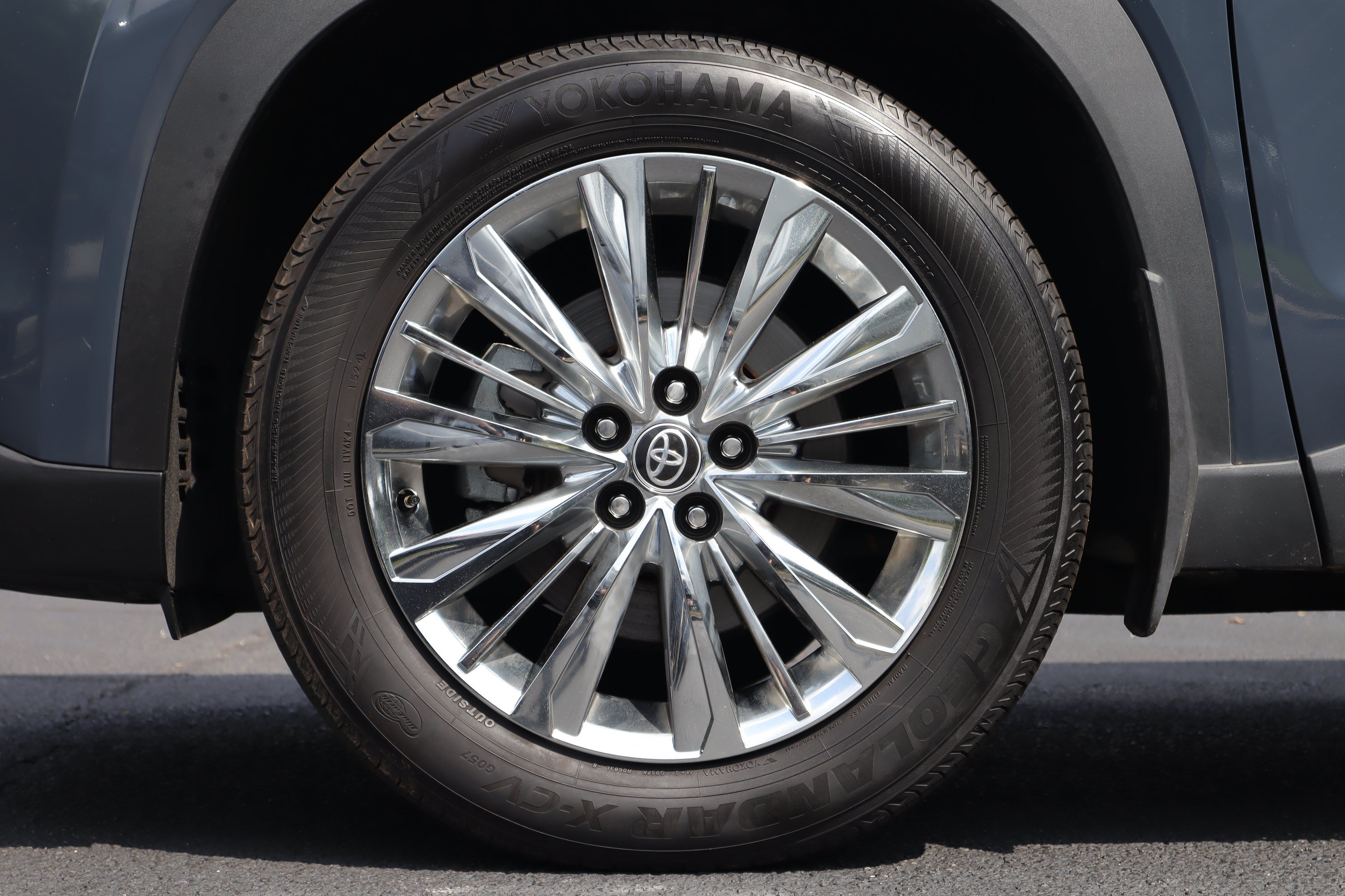 Used 2025 Toyota Grand Highlander AWD image 6