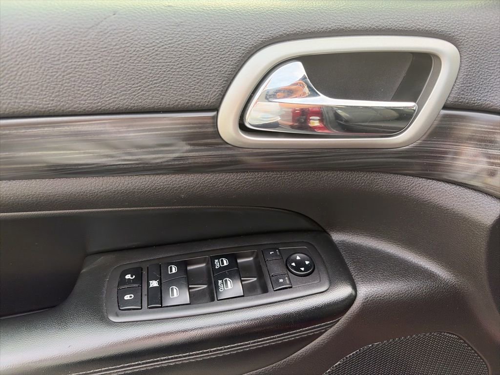 Used 2019 Jeep Grand Cherokee Laredo image 12