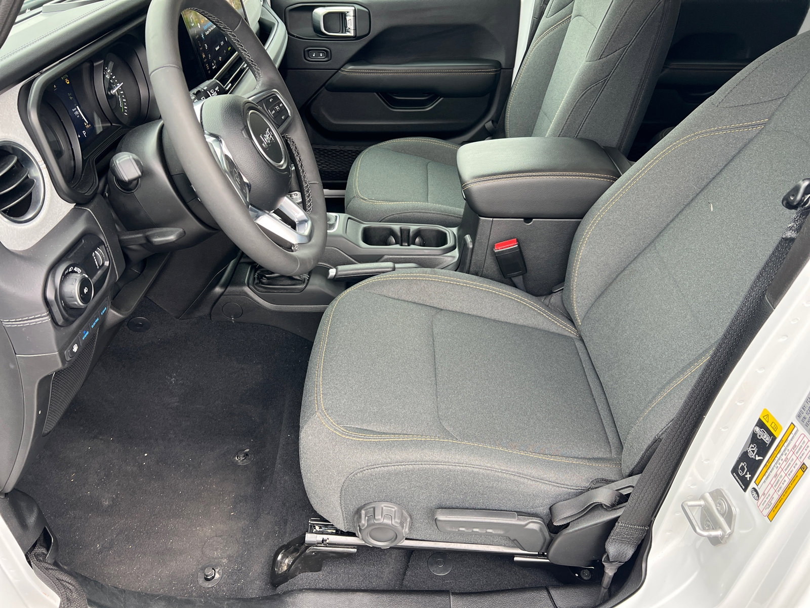 Used 2025 Jeep Wrangler Sahara w/ Safety Group image 9