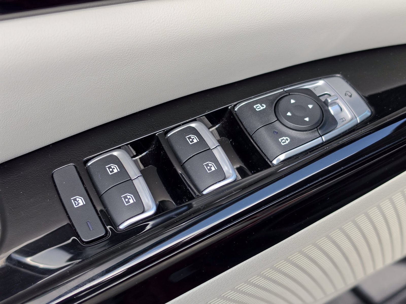 Used 2022 Kia Carnival SX FWD image 22