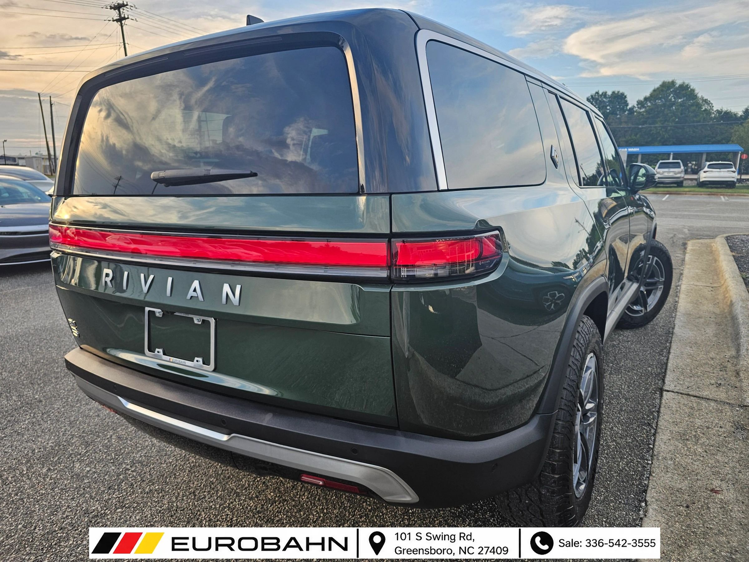 Used 2025 Rivian R1S Adventure Dual AWD/4WD image 5