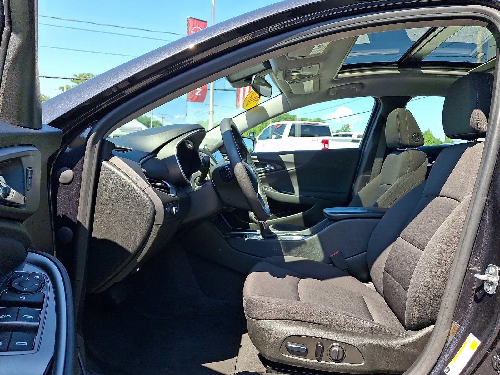 Used 2023 Chevrolet Malibu LT FWD image 14