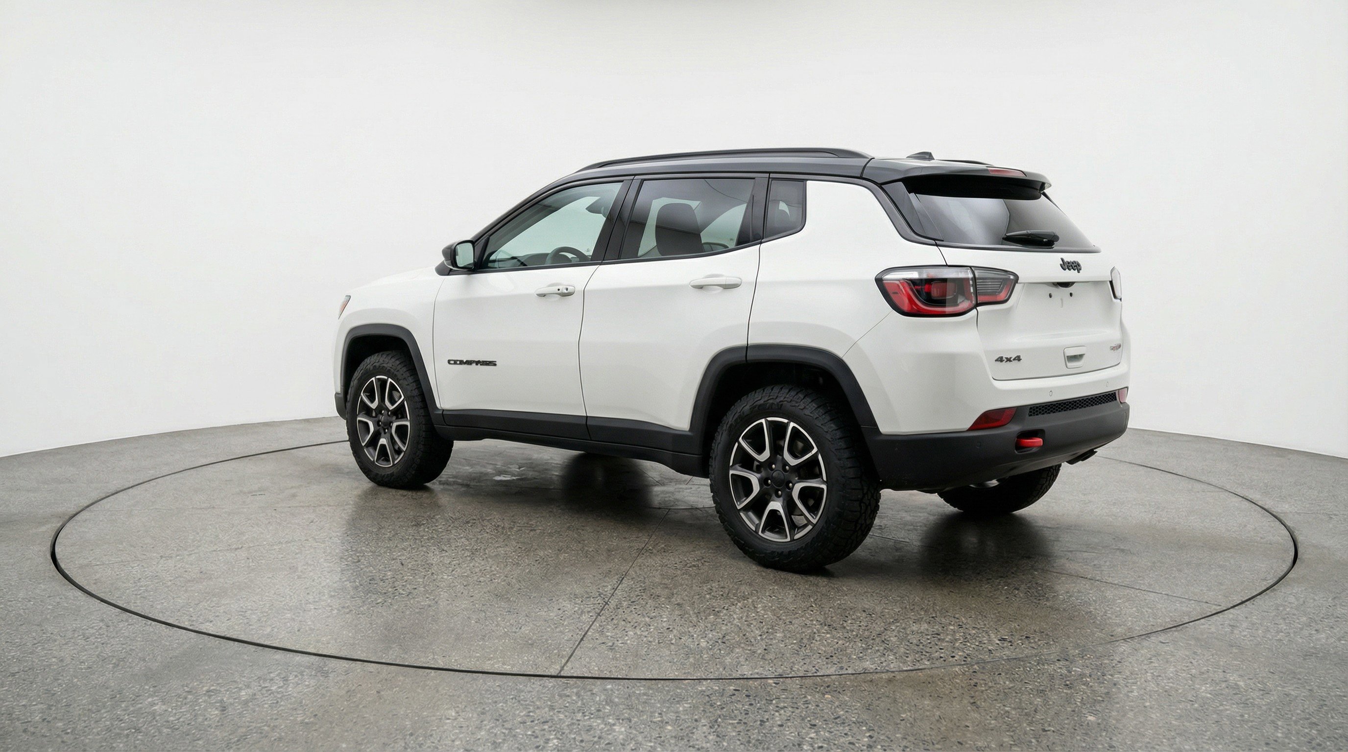 Used 2025 Jeep Compass Trailhawk AWD/4WD image 6