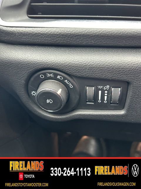 Used 2018 Chrysler Pacifica Limited image 25