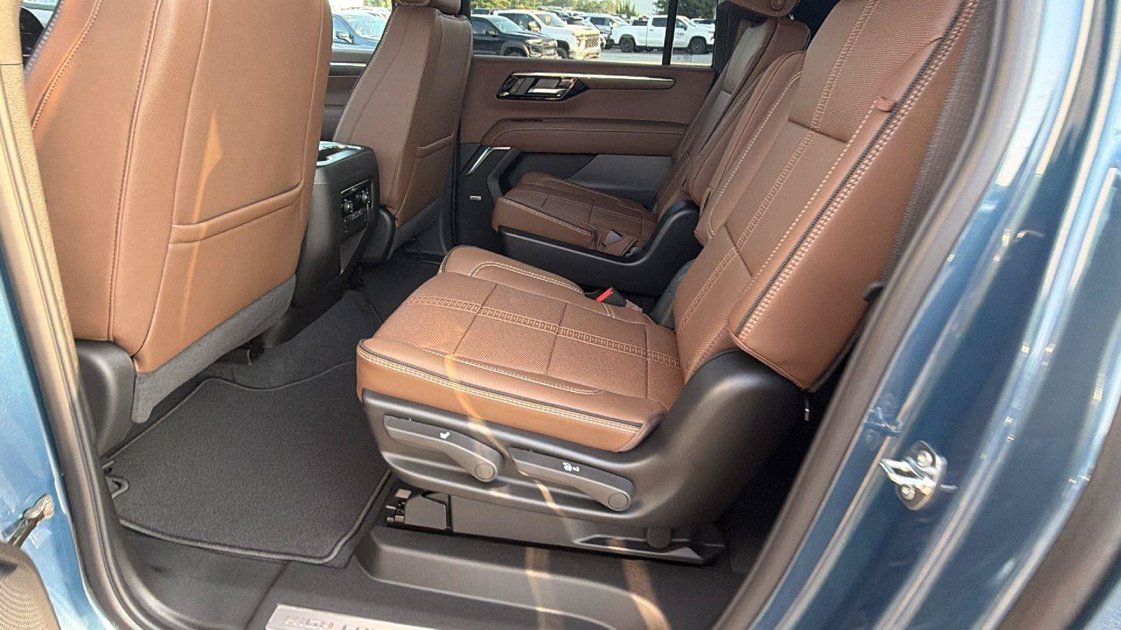 New 2026 Chevrolet Suburban High Country AWD/4WD image 18