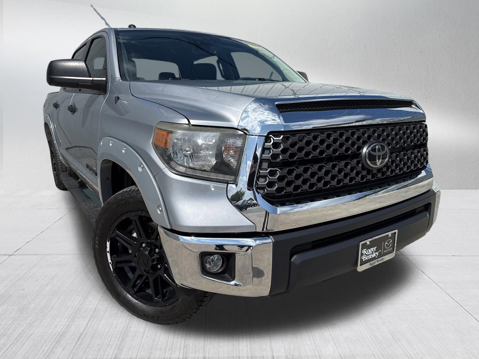 Used 2019 Toyota Tundra SR5 w/ SR5 Upgrade Package image 3