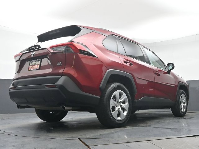Certified 2021 Toyota RAV4 LE AWD/4WD image 29