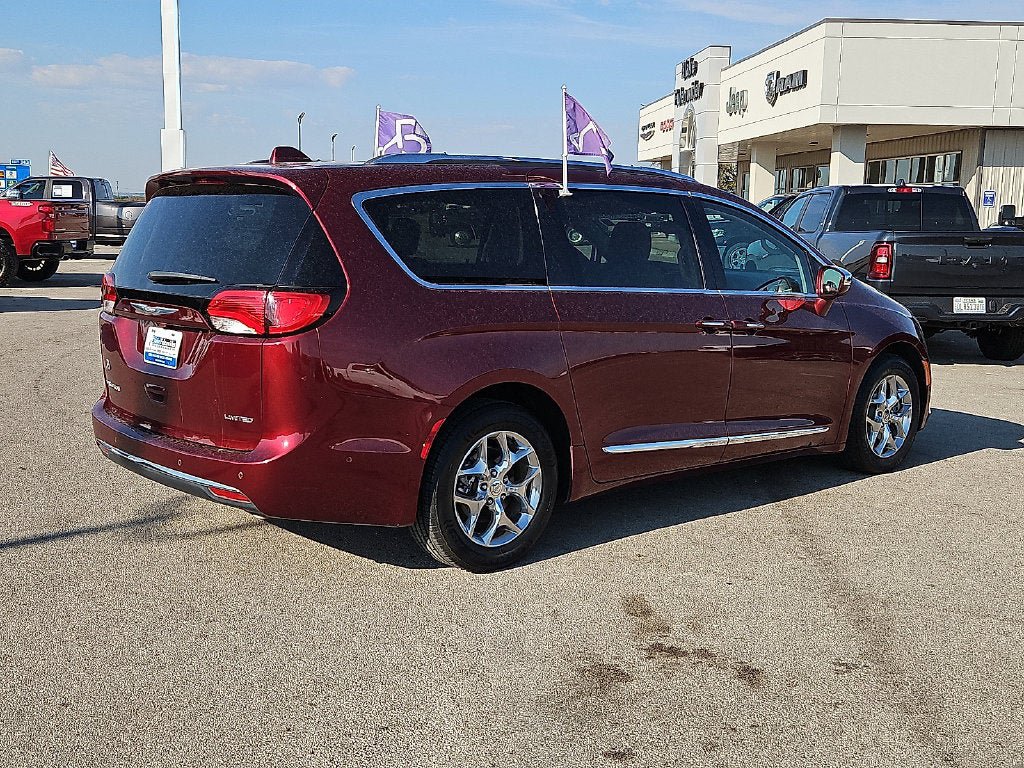 Certified 2017 Chrysler Pacifica Limited w/ Advanced Safetytec Group FWD image 8