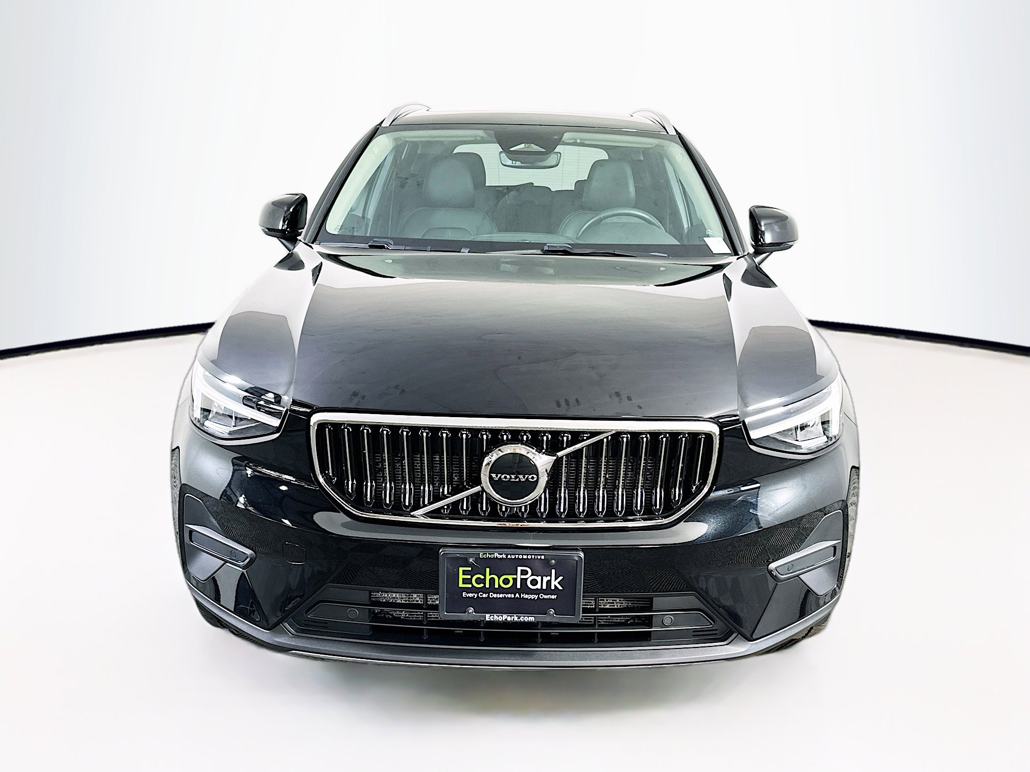 Used 2025 Volvo XC40 B5 Core w/ Protection Package Premier image 2