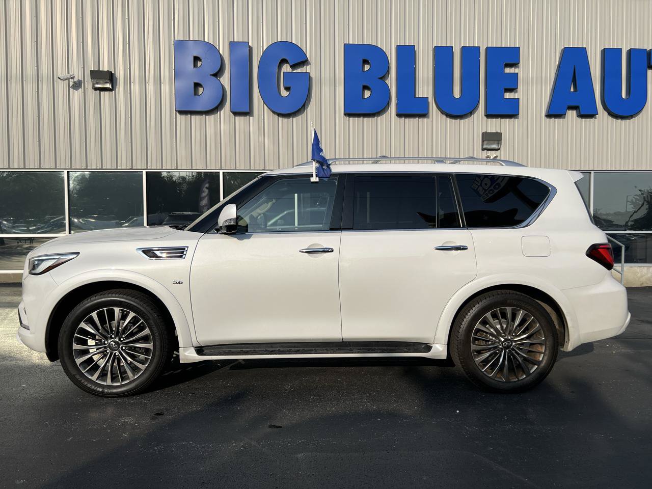 Used 2019 INFINITI QX80 Luxe w/ 22" Wheel Package AWD/4WD image 2