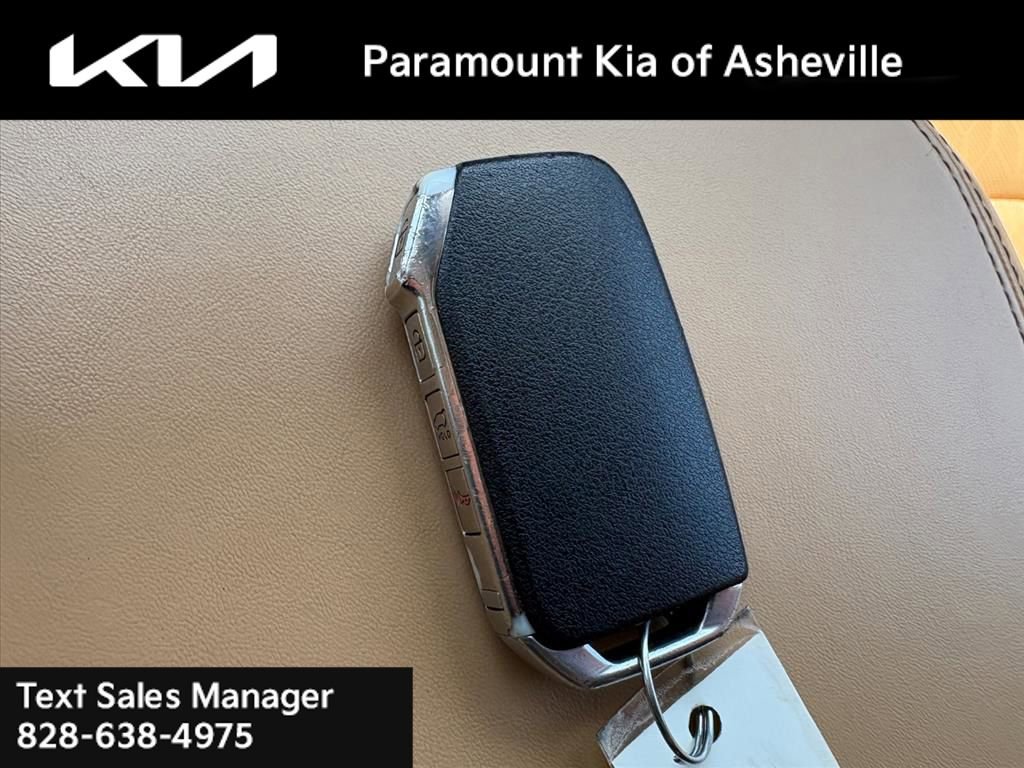 Certified 2023 Kia Carnival EX image 27