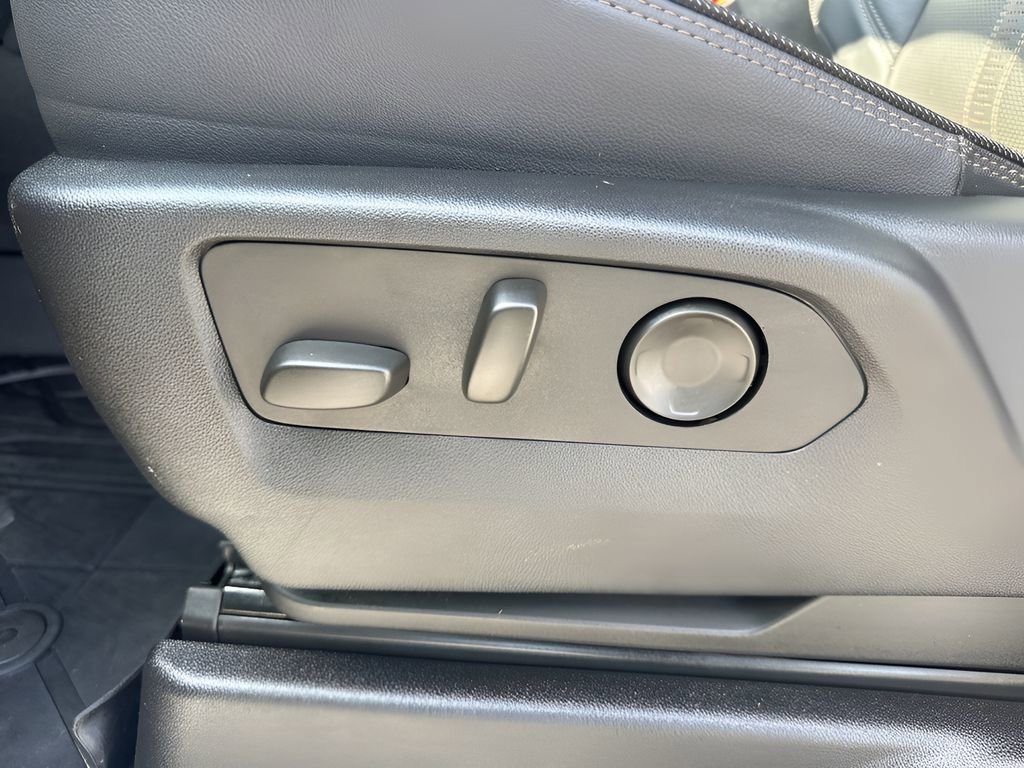 Used 2025 Chevrolet Tahoe High Country w/ Sun And Tow Package image 10