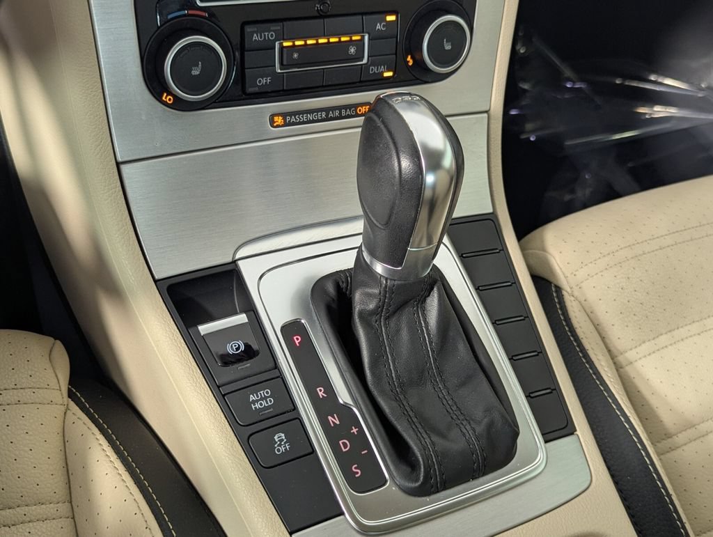 Used 2012 Volkswagen CC Lux FWD image 23
