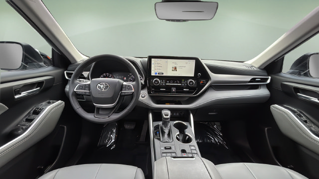 Used 2026 Toyota Highlander XLE AWD/4WD image 16