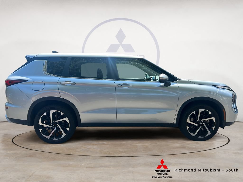 Used 2024 Mitsubishi Outlander SE Black Edition AWD/4WD image 2