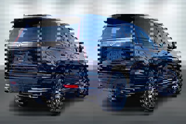 Used 2023 Cadillac Escalade Premium Luxury w/ Performance Package image 13