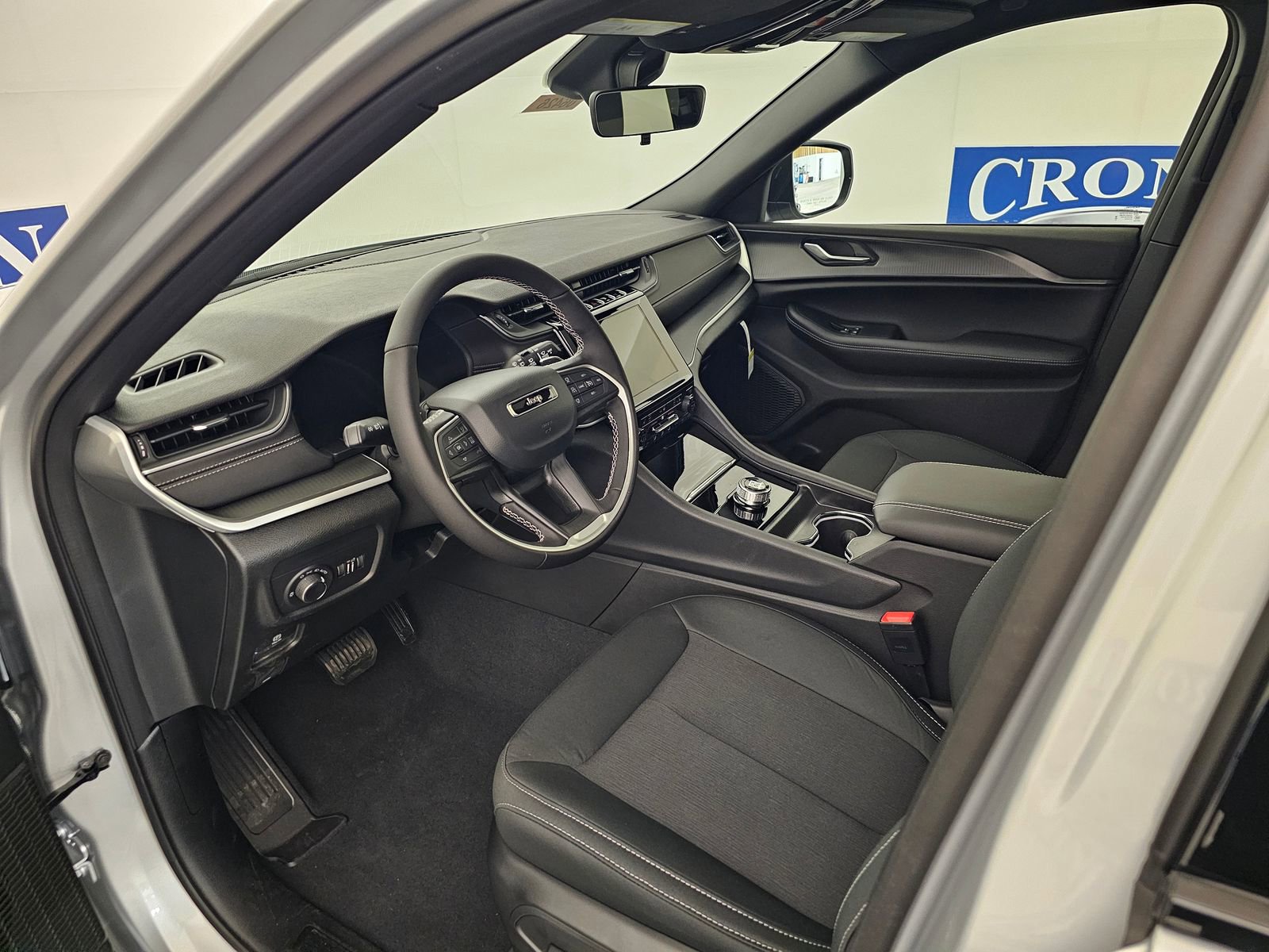 New 2025 Jeep Grand Cherokee L Altitude image 13