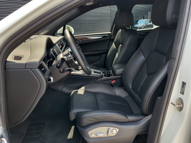 Certified 2015 Porsche Macan S AWD/4WD image 5