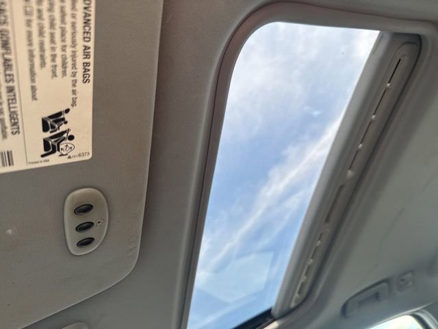 Used 2005 Buick LaCrosse CXL w/ Gold Convenience Package FWD image 2