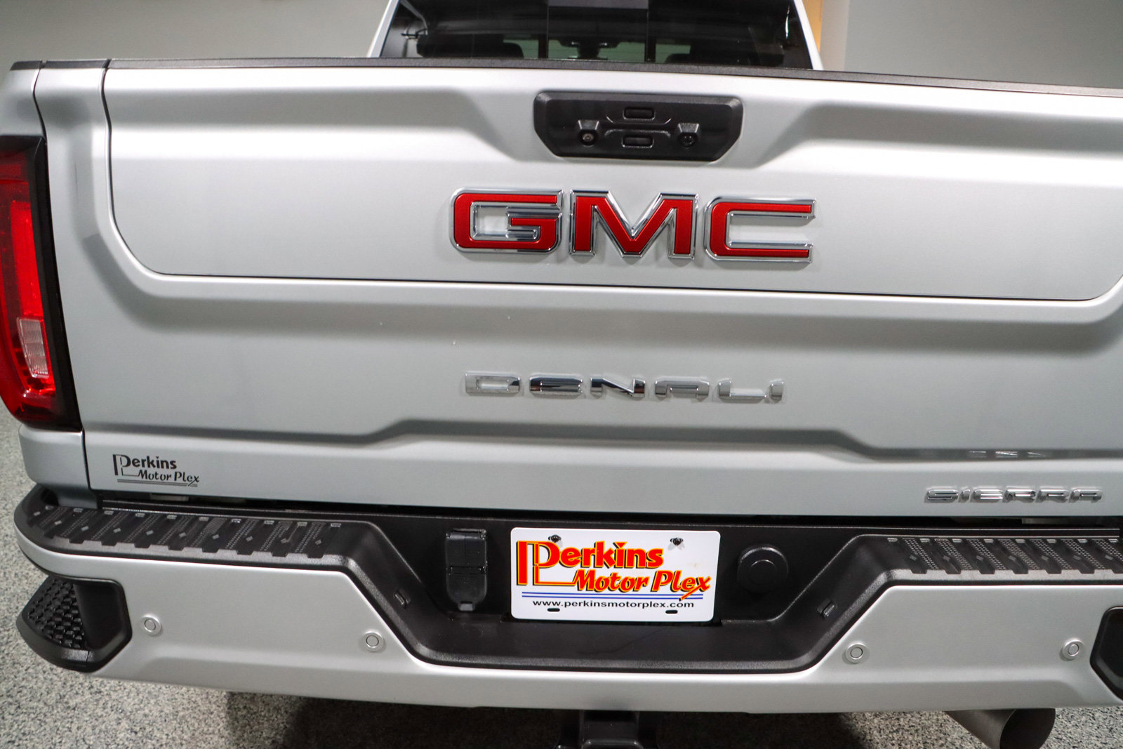 Used 2023 GMC Sierra 2500 Denali w/ Denali Ultimate Package AWD/4WD image 8