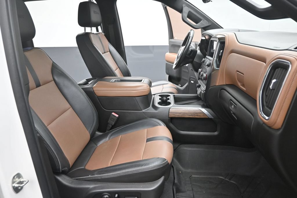 Used 2019 Chevrolet Silverado 1500 High Country w/ Technology Package AWD/4WD image 16
