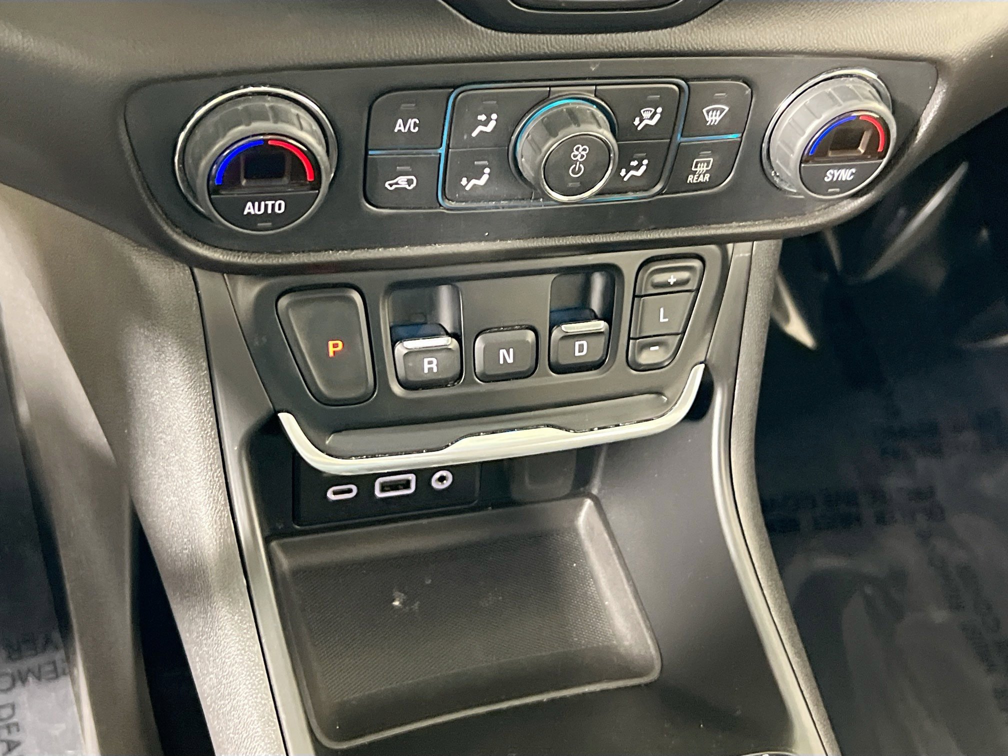 Used 2020 GMC Terrain SLT w/ Preferred Package image 16