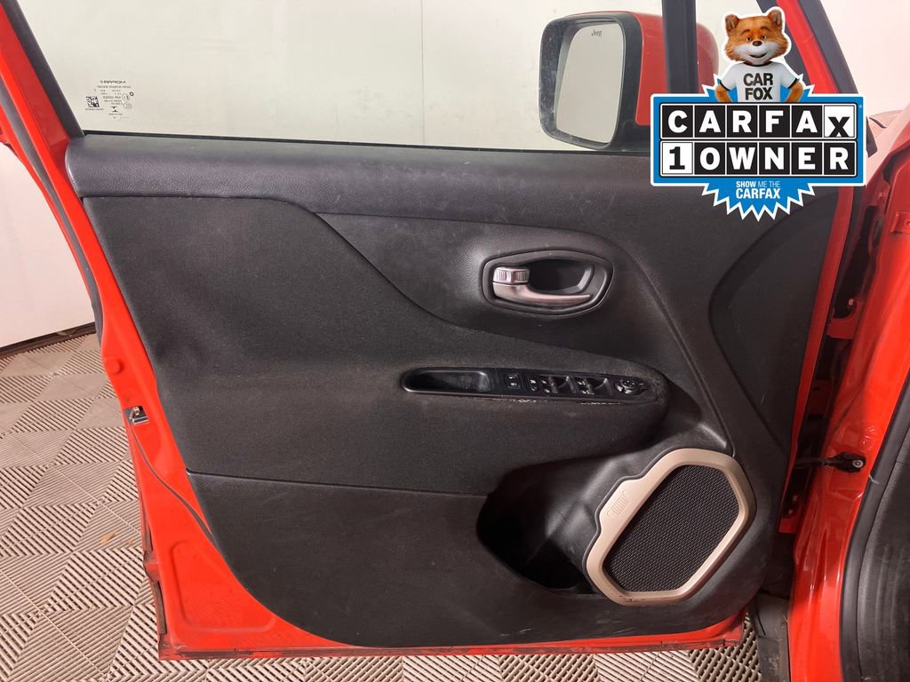 Used 2015 Jeep Renegade Latitude image 15