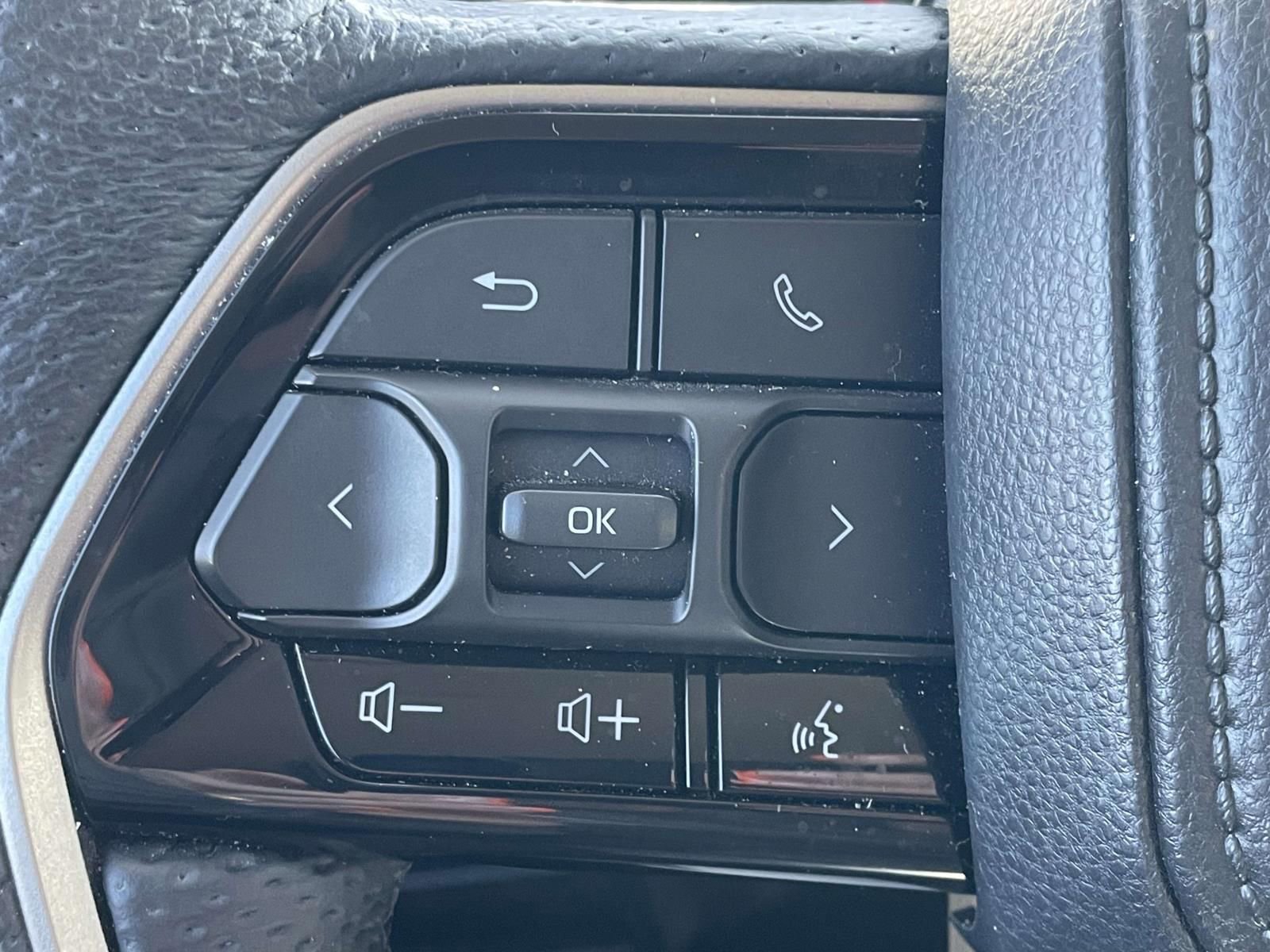 Used 2024 Toyota Tundra SR5 w/ SR5 Premium Package image 27