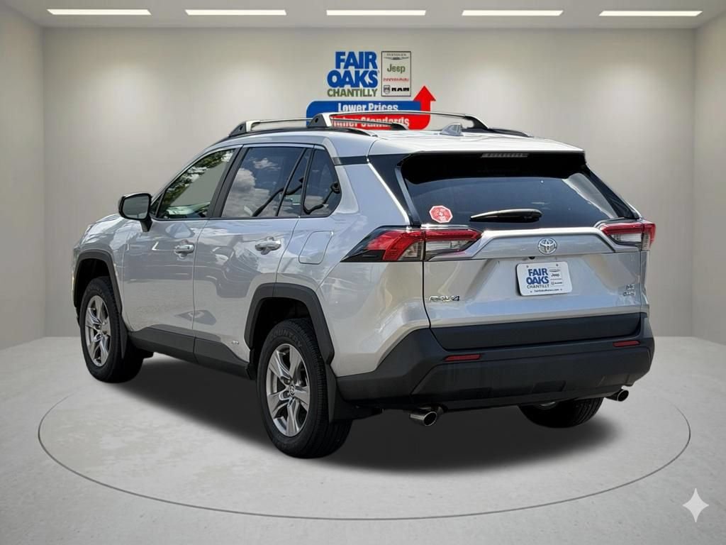 Used 2025 Toyota RAV4 LE AWD/4WD image 10