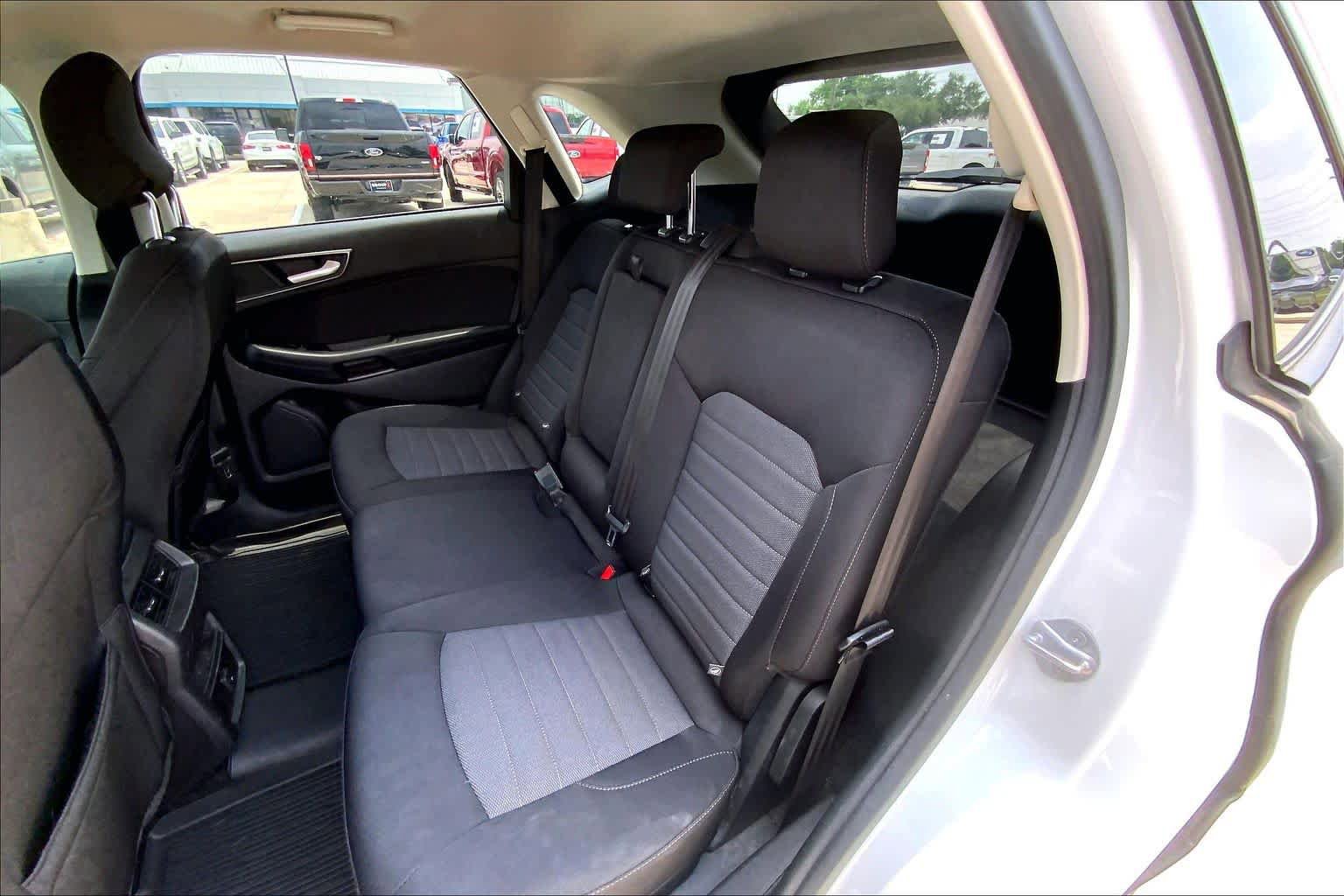 Used 2018 Ford Edge SE FWD image 20