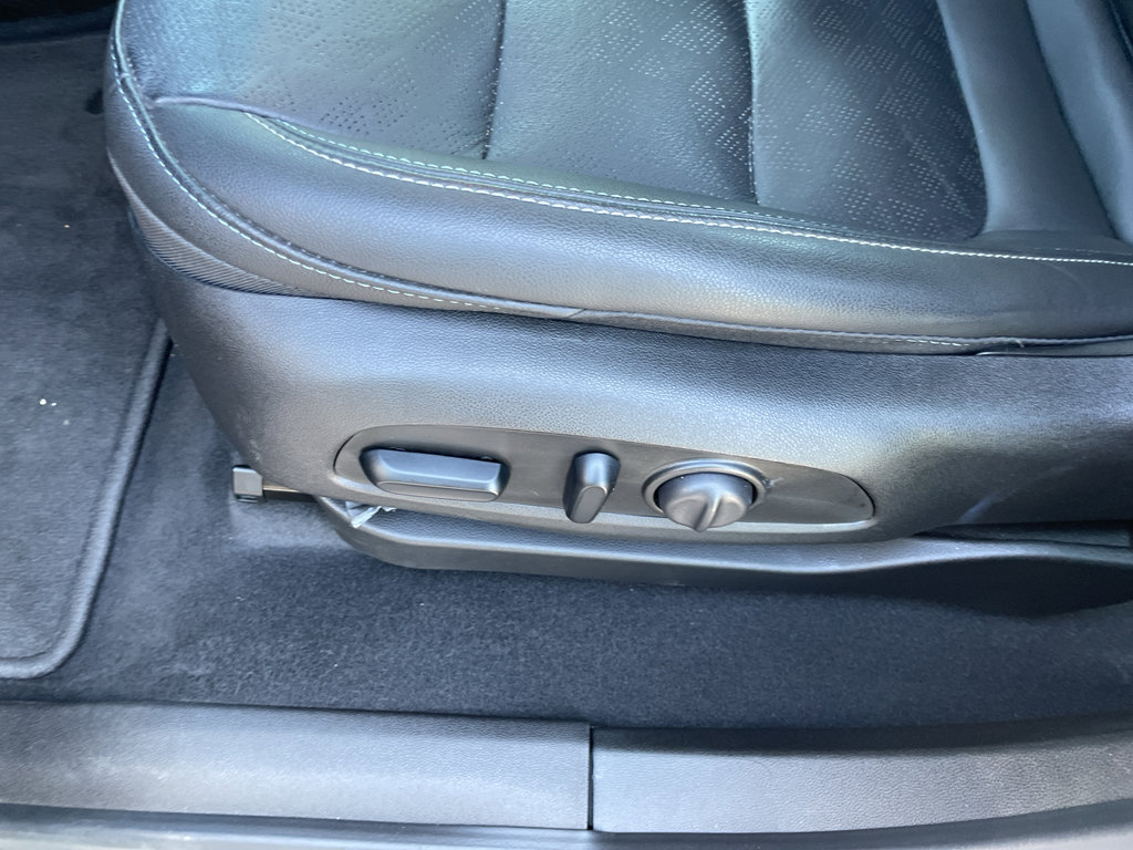 Used 2023 Chevrolet Bolt LT w/ Infotainment Package FWD image 18