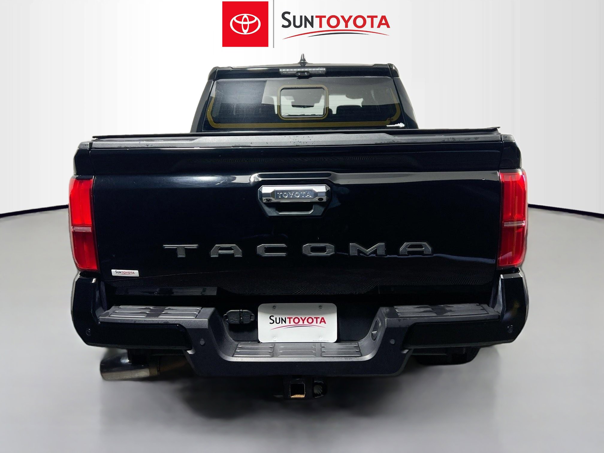 Used 2024 Toyota Tacoma Limited w/ Limited Package (LT) image 5