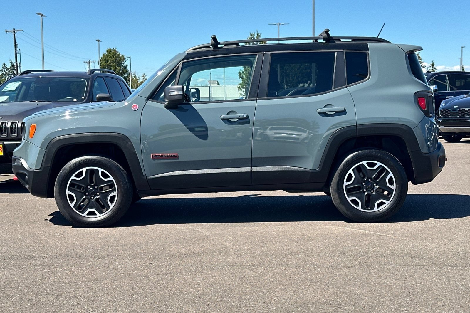 Used 2016 Jeep Renegade Trailhawk AWD/4WD image 7