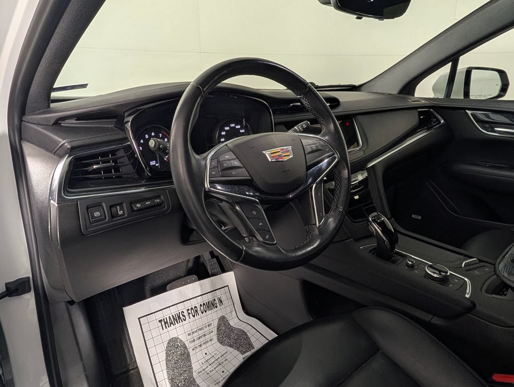 Used 2022 Cadillac XT5 Premium Luxury w/ Technology Package FWD image 4