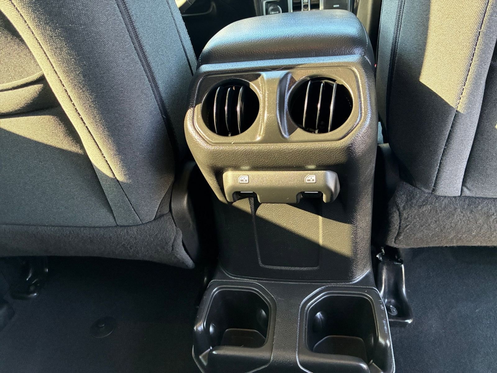 Used 2025 Jeep Wrangler Sport S image 22