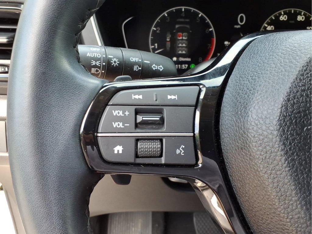 Used 2023 Honda Pilot Touring image 11