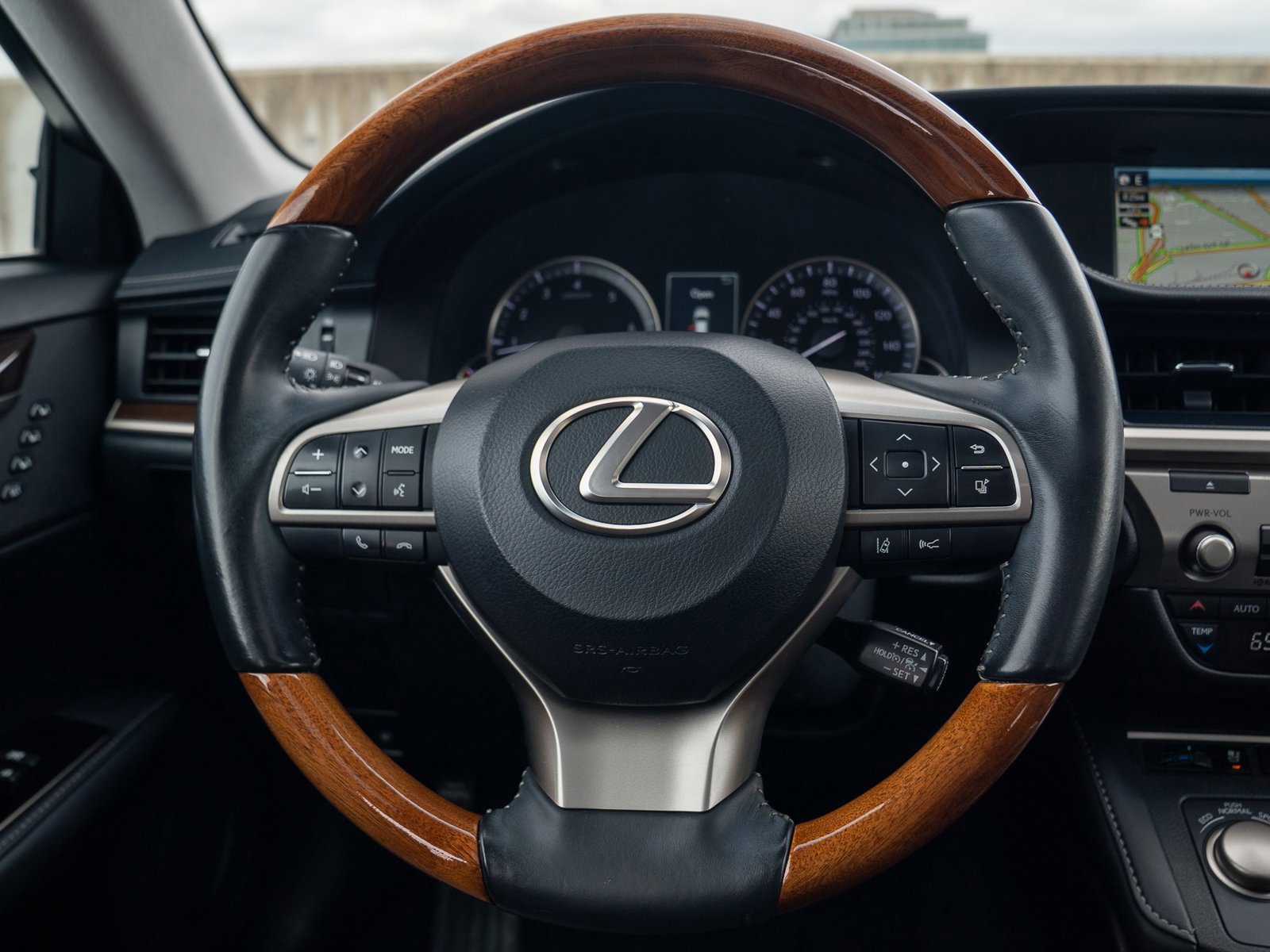 Used 2017 Lexus ES 350 w/ Navigation System Package FWD image 25