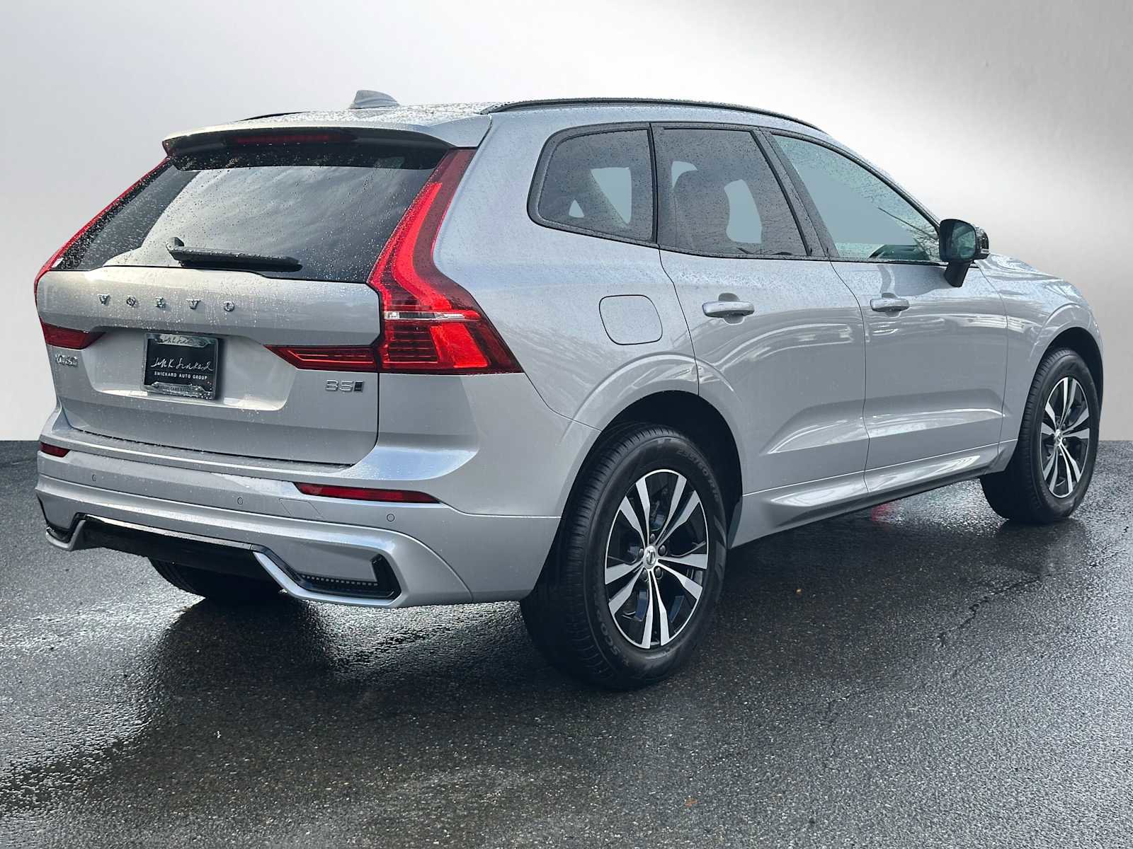 Used 2025 Volvo XC60 B5 Core w/ Climate Package image 3