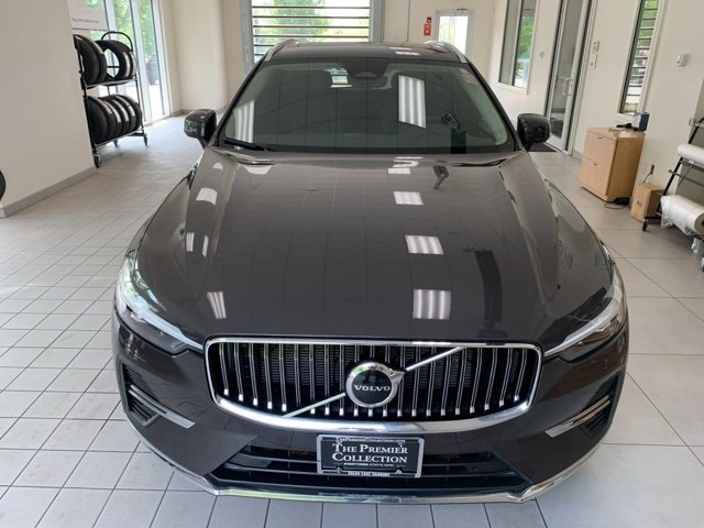 Certified 2022 Volvo XC60 B5 Inscription w/ Climate Package image 2